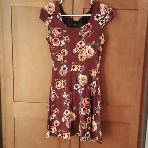 🛍 Burgundy floral dress